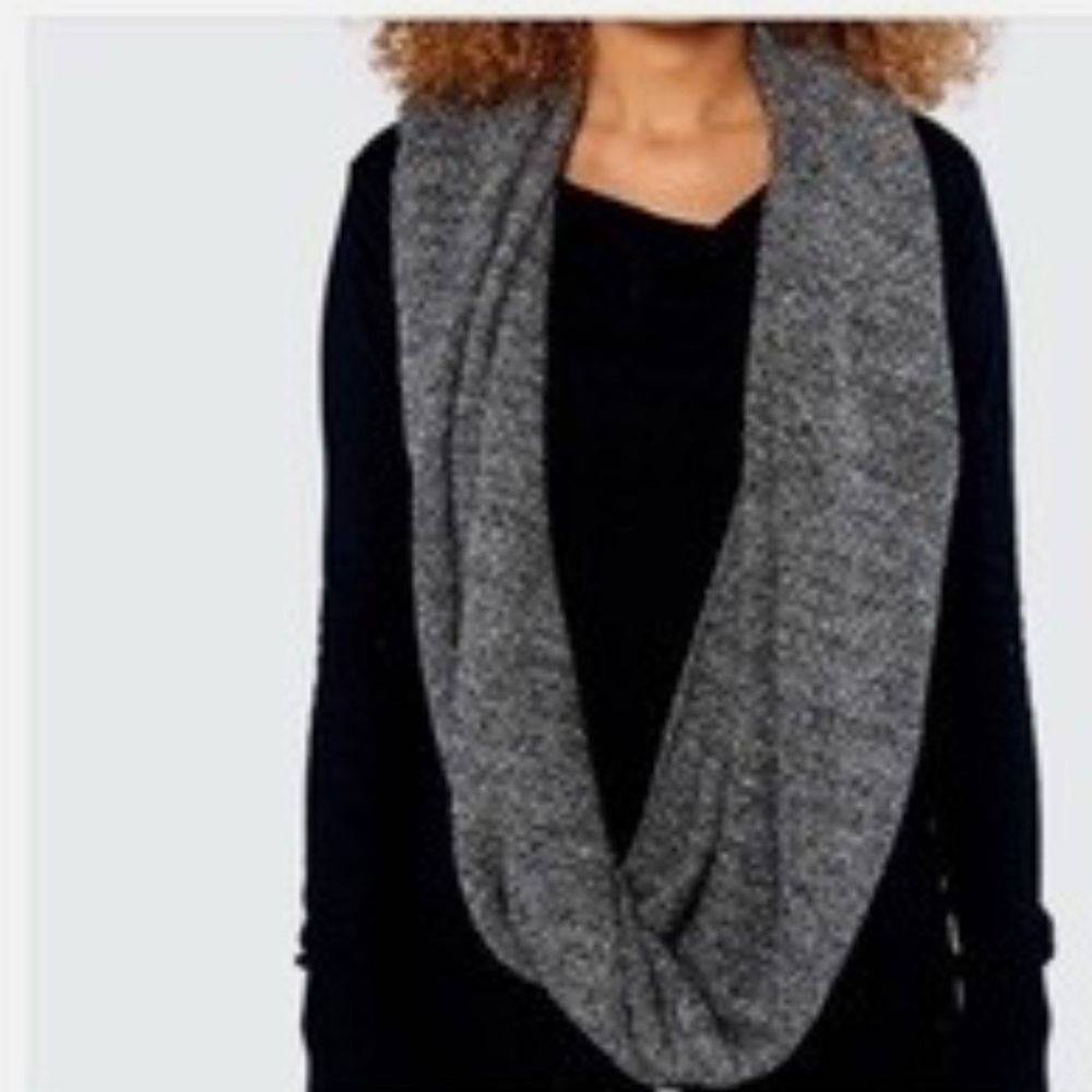 Bench Gray Knit 7 Ways Multi Functional Accessory. - Picture 7 of 9